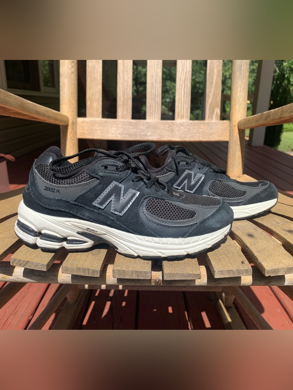 New Balance 2002R Black and Grey Sneakers
Size 4Y (Big Boy)